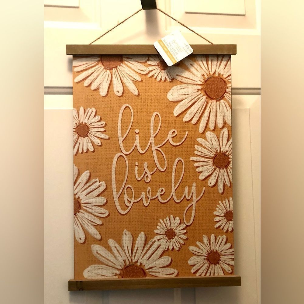 Wall decor “life is lovely”